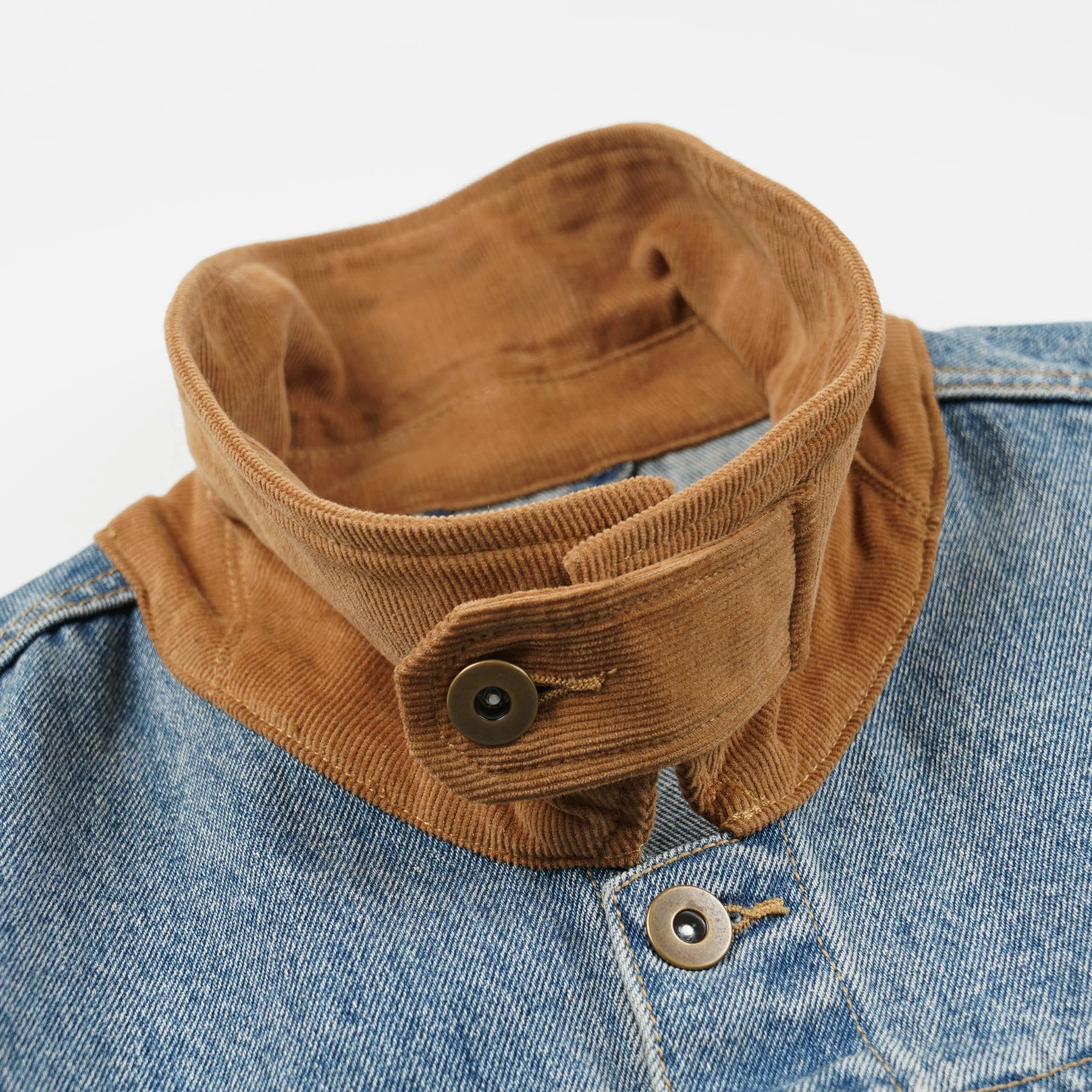 WASHED DENIM TRUCKER JACKET - BLUE - Image 4