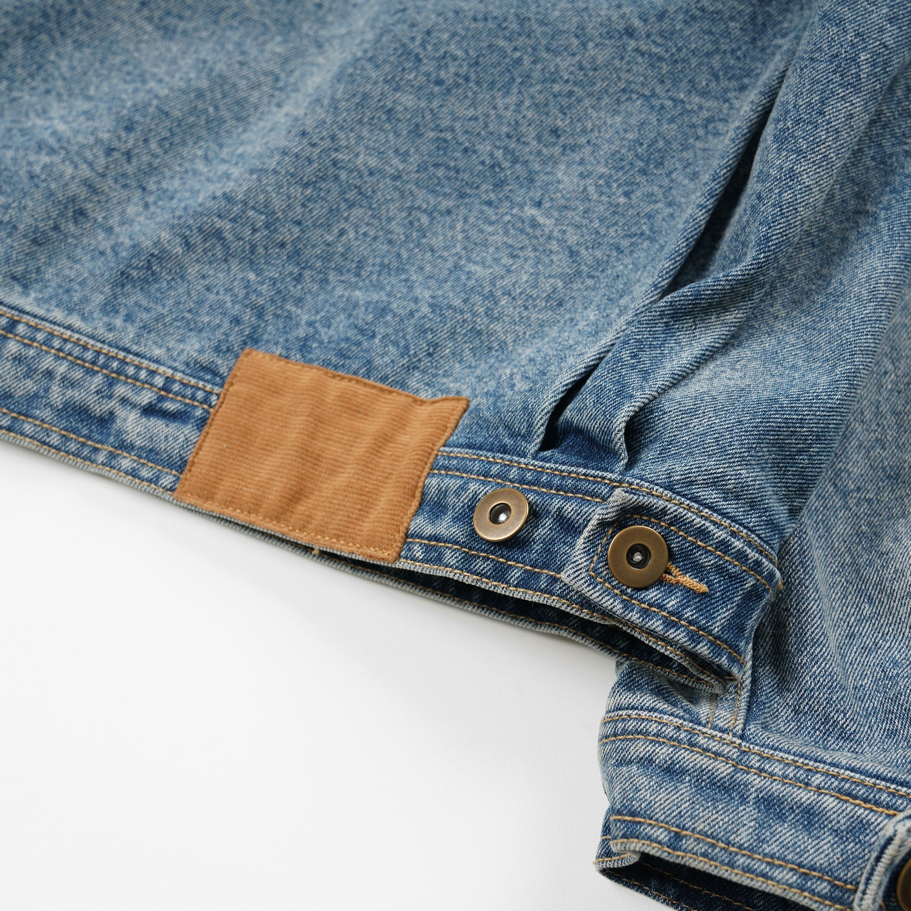 WASHED DENIM TRUCKER JACKET - BLUE - Image 8