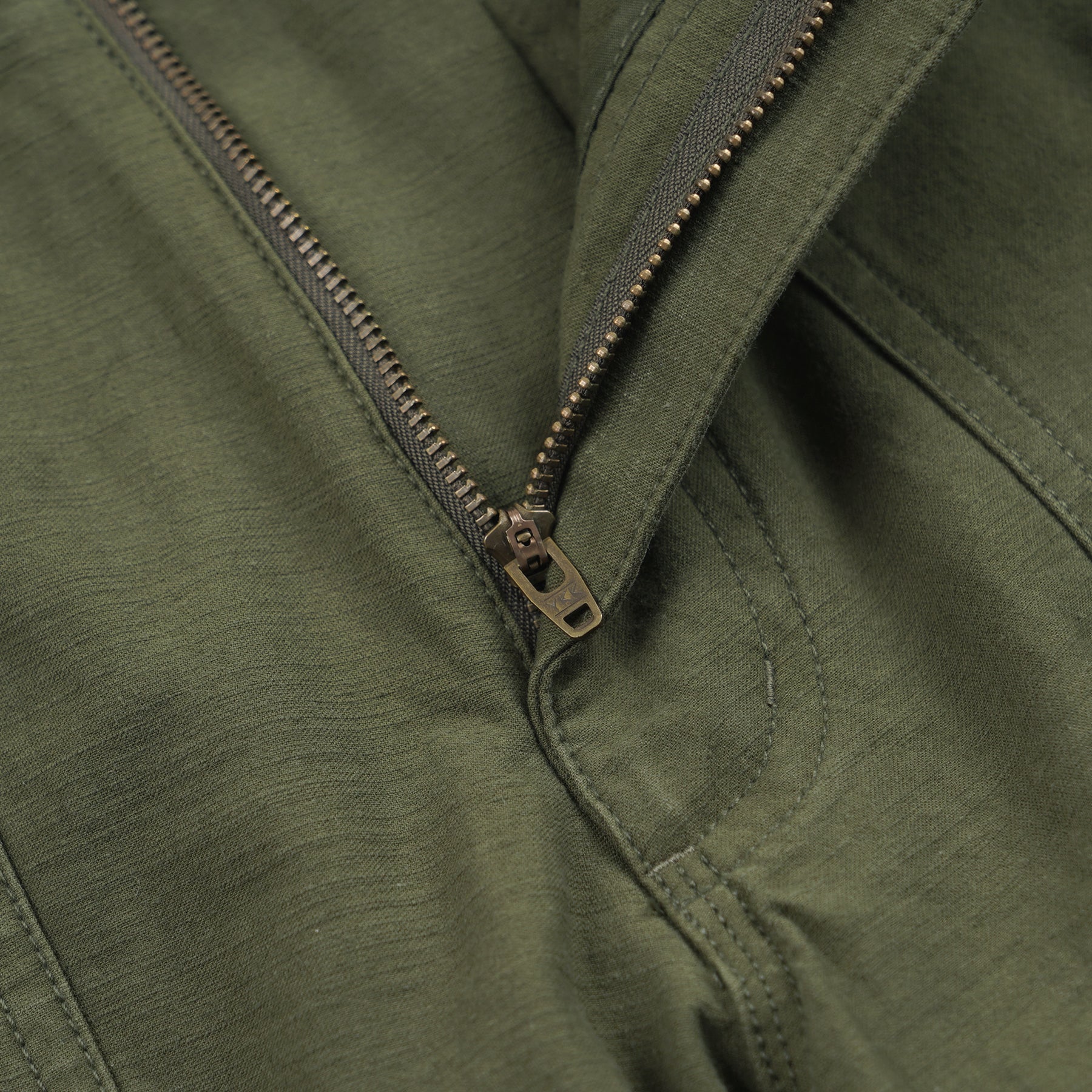 BACKSATIN ESSENTIAL FATIGUE SHORTS - OLIVE - Image 3